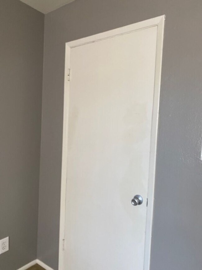 Building Photo - $1,275 For Lease-1 Bedroom-1 Bath Apt in T...