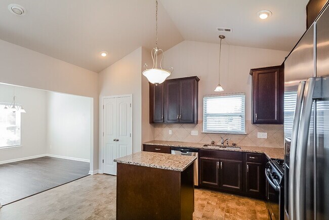 Building Photo - 288 Lakemont Dr