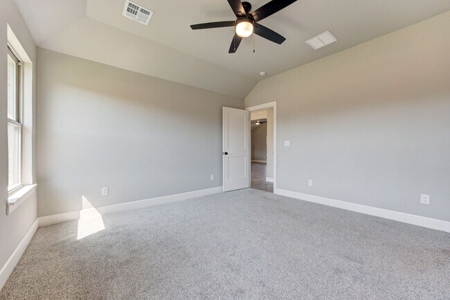 Building Photo - Brand New Home In Noble!