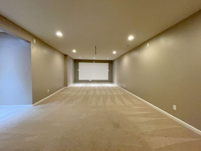 Building Photo - Spectacular 4 Bed 3.5 Bath Townhouse In Br...