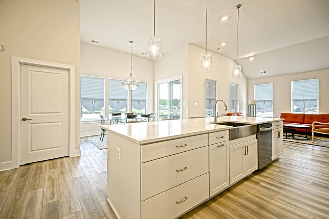 Building Photo - 24487 Robert Andrew Dr