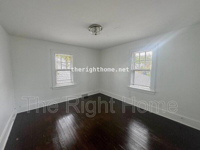 Building Photo - 2430 Redick Ave