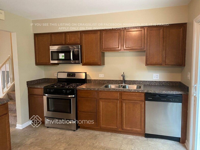 Building Photo - 940 Sandlewood Ct