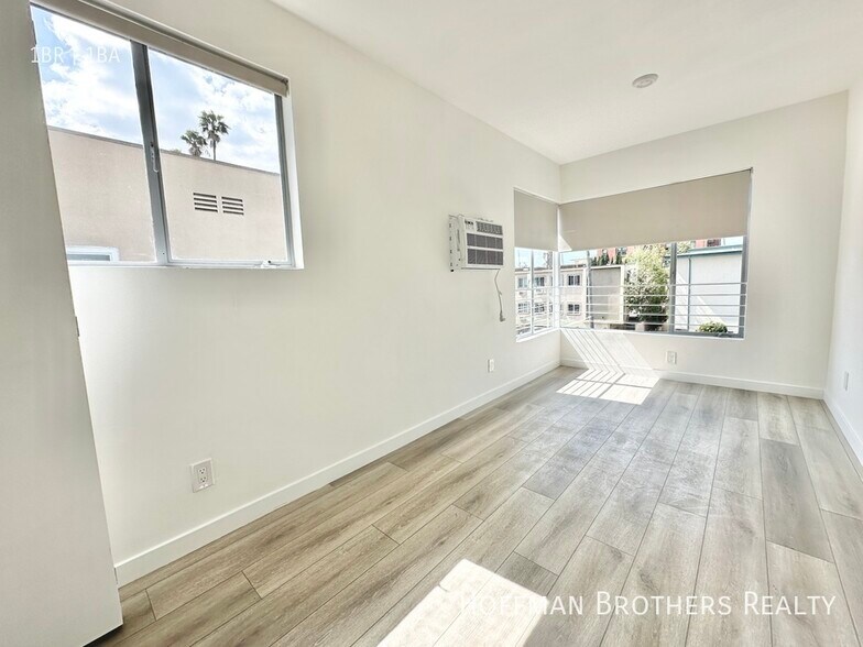 Building Photo - 316 S Mariposa Ave