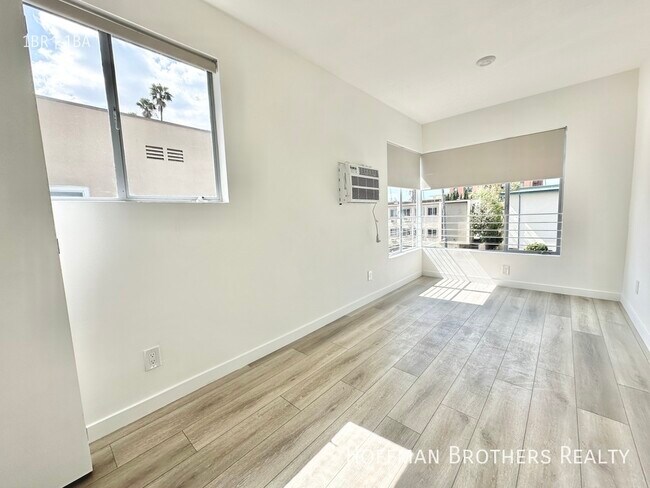 Building Photo - 316 S Mariposa Ave