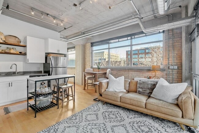 Building Photo - 748 N 3rd St