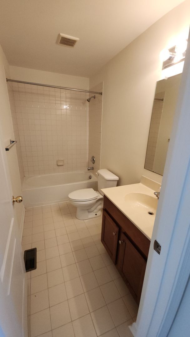 Building Photo - Spacious, Large, Luxury 3 Bedroom End - Unit Townhouse in Hockessin, Delaware