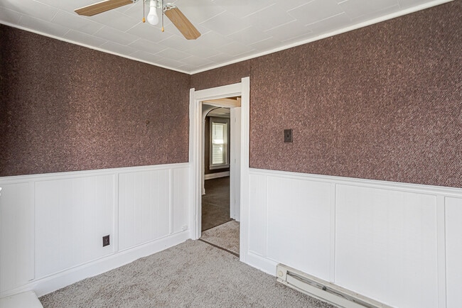 Building Photo - 734 Parker Ave
