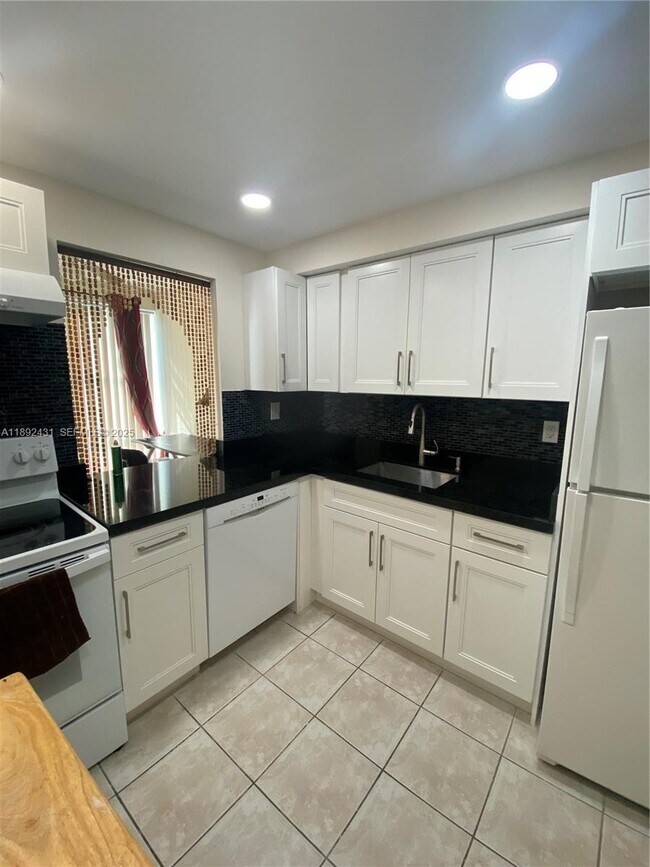 Building Photo - 17620 Atlantic Blvd