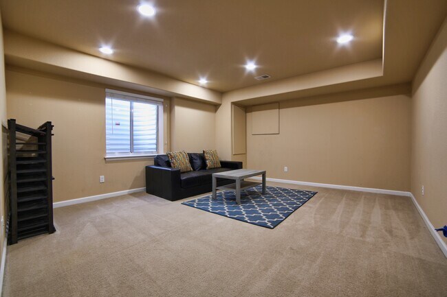 Media / entertainment area - 10926 Brooklawn Rd