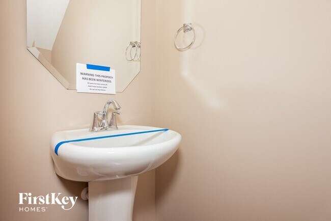 Building Photo - 11507 McDunkeld Dr