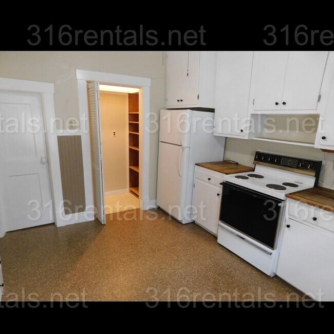 Building Photo - Cozy 2 bedroom home on corner lot!