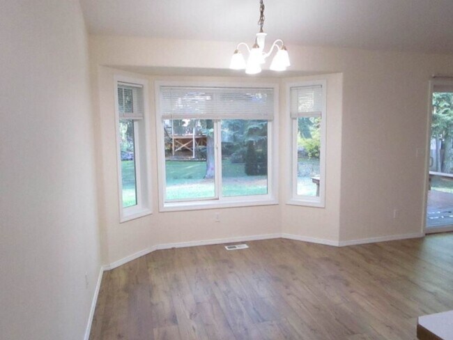 Building Photo - 3 Bedroom, 2 Bathroom Rambler located in A...