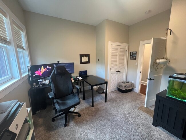 Building Photo - 2 Fall Pippin Ln