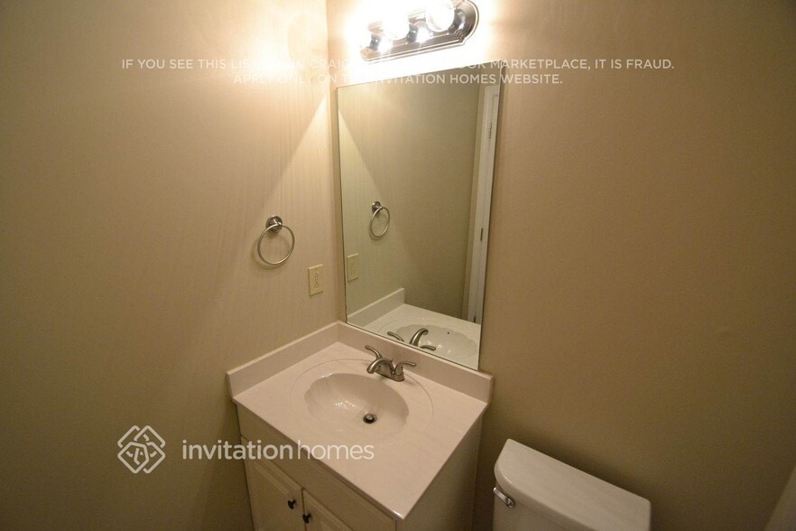 Building Photo - 613 Dahlia Way