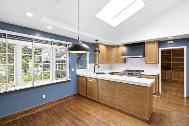 Building Photo - 2973 Arguello Dr