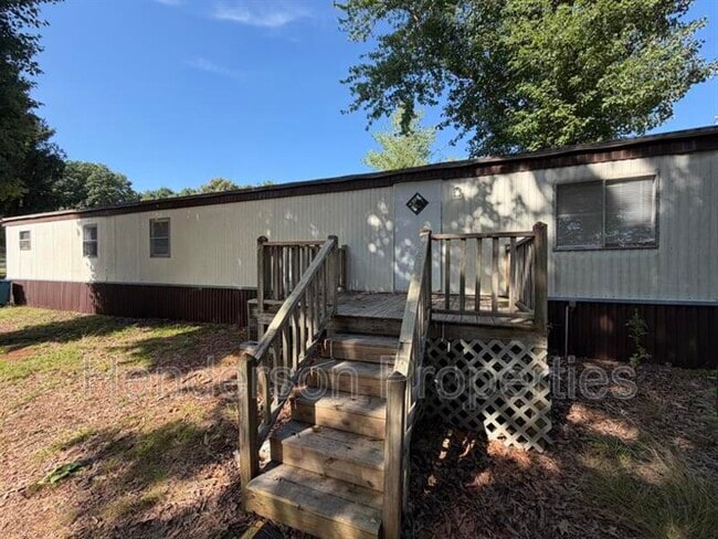 Building Photo - 733 Indian Hill Rd