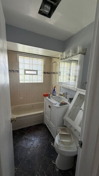 Building Photo - 5832 Reba St