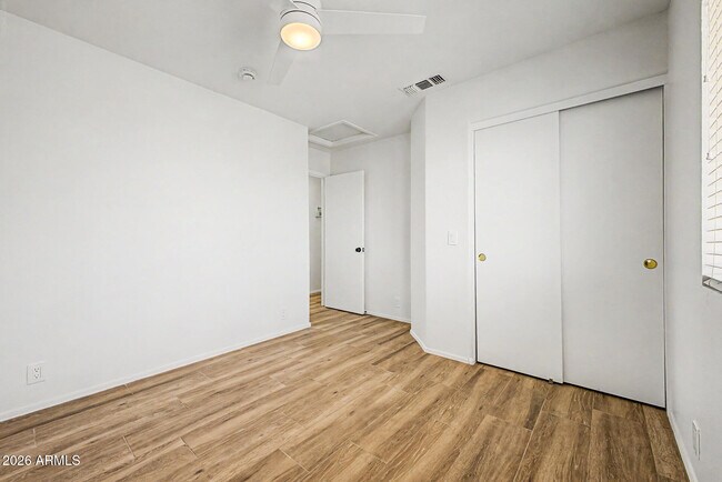Building Photo - 414 N Hudson Pl