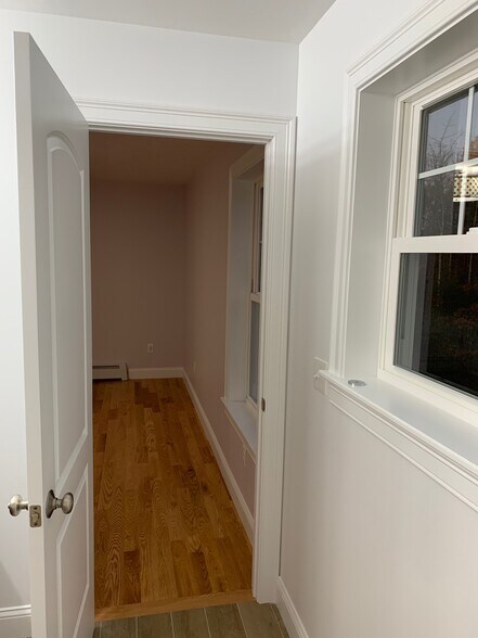 Building Photo - 38 Gristmill Ln