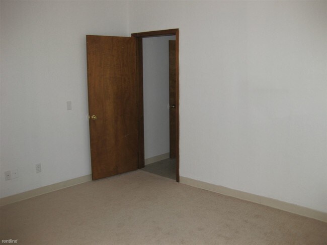 Building Photo - 3 br, 1 bath Apartment - Prescott Place