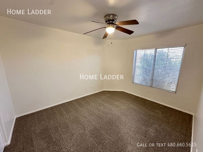 Building Photo - 654 W Country Estates Ave