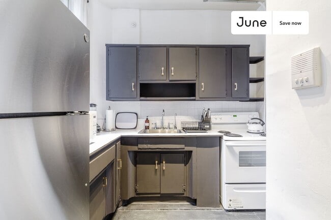 Building Photo - 400 W 20th St