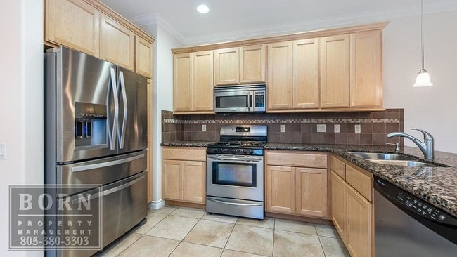 Building Photo - 2741 Los Robles Rd