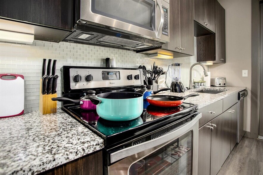 Building Photo - 1504 Braeswood Blvd