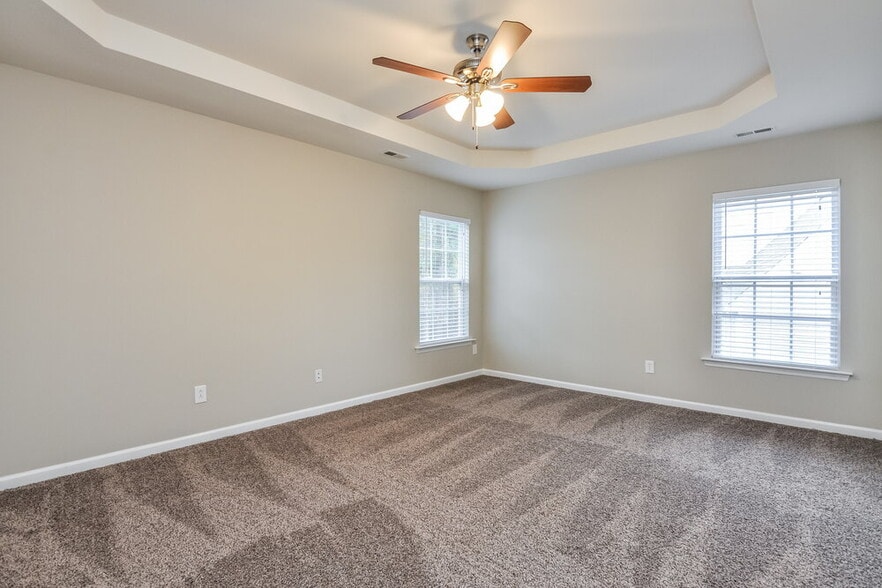 Building Photo - 504 Pyracantha Dr