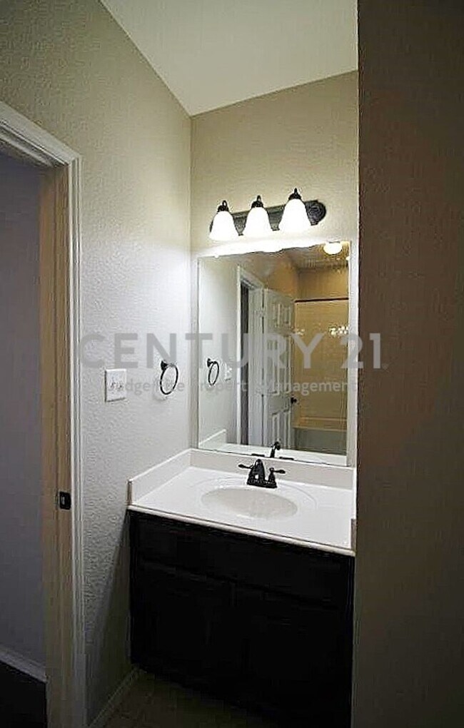 Building Photo - Wonderful 4/2/2 In Waxahachie For Rent!