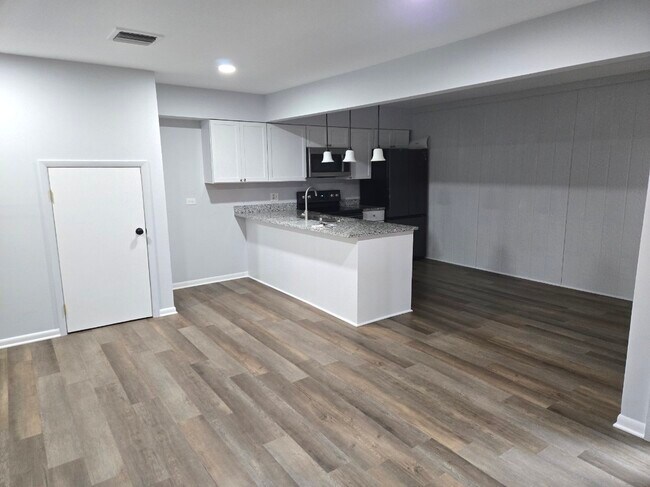 Building Photo - 3341 Beacon St