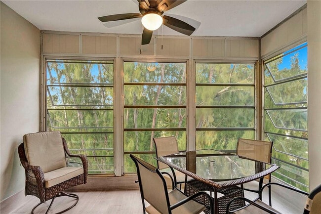 Building Photo - 3051 S Palm Aire Dr