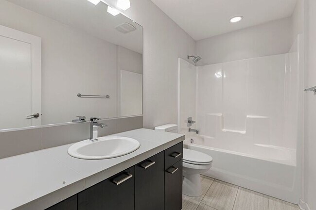 Building Photo - 3243 N Houghton St