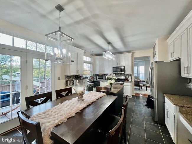 Building Photo - 15000 Onan Ct