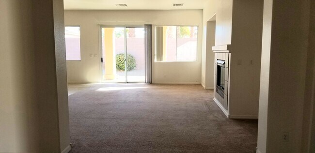 Building Photo - 4901 Oro Ln