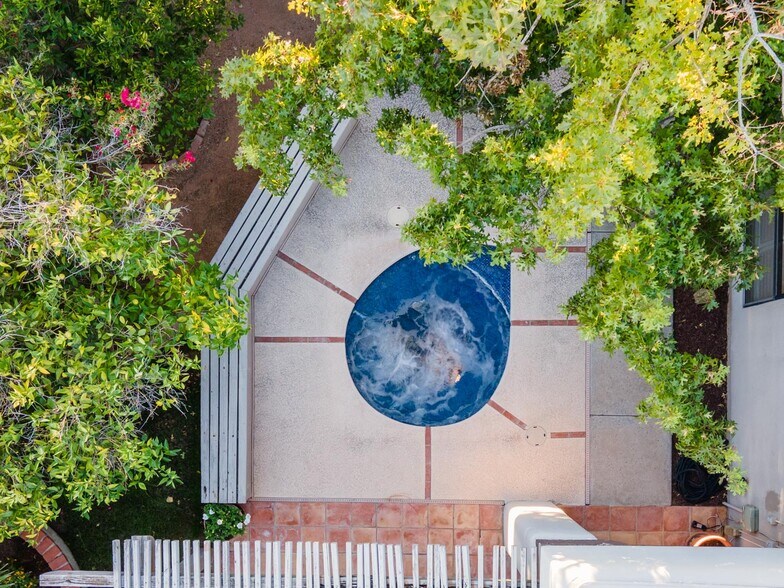 Building Photo - 3121 E Claremont Ave