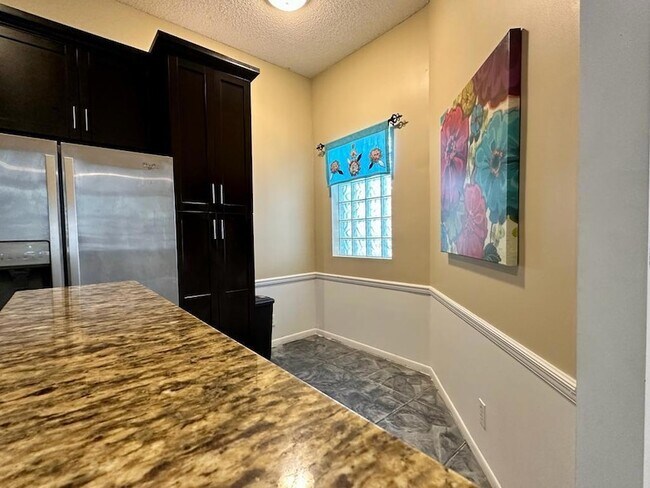 Building Photo - 5438 Verona Dr