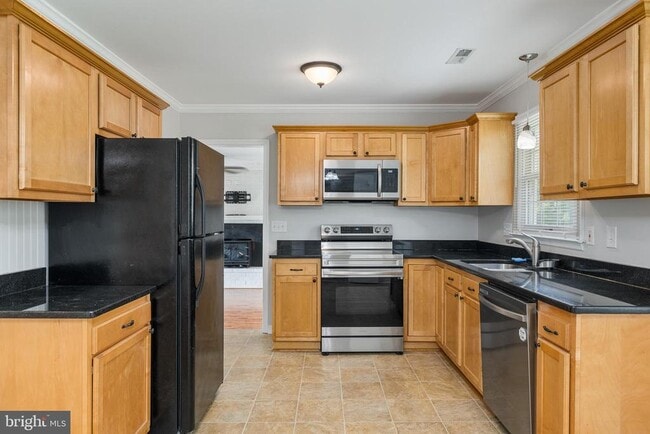Building Photo - 718 Edwards Dr