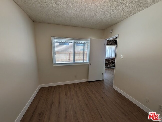 Building Photo - 307 N Curtis Ave