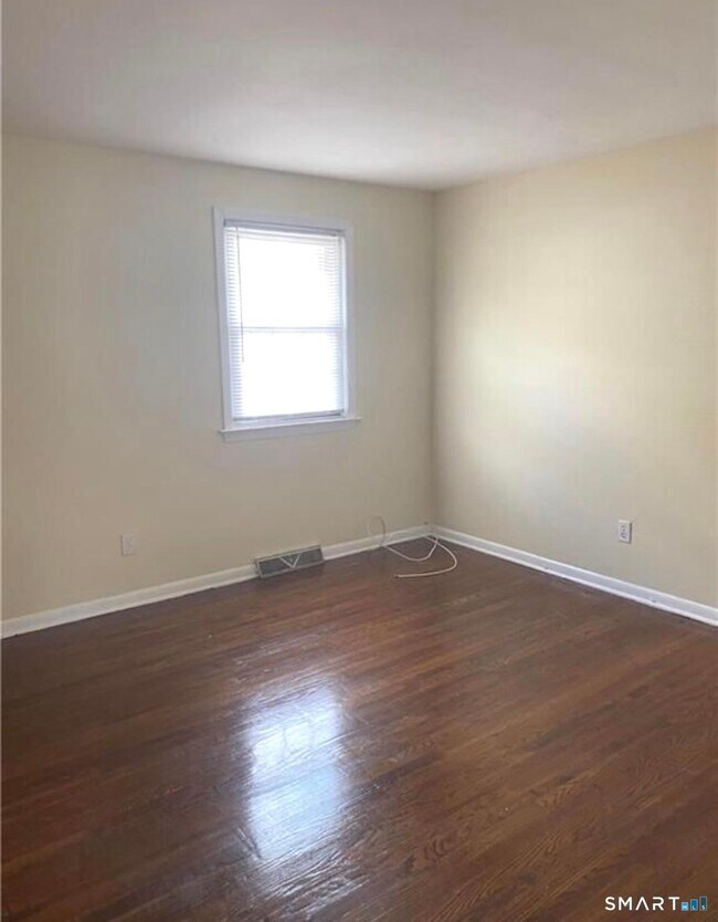 Building Photo - 27 Manila Ave