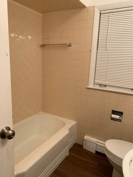 Bathroom - 4158 N Meade Ave