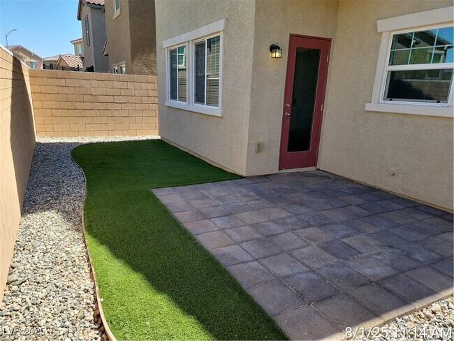 Building Photo - 420 Desert Cadence St