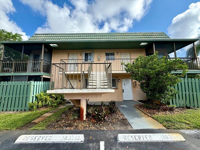 Building Photo - 1821 Fairview Villas Dr