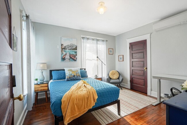 Building Photo - Fully furnished 5-bed, 3.5 bath home in hi...