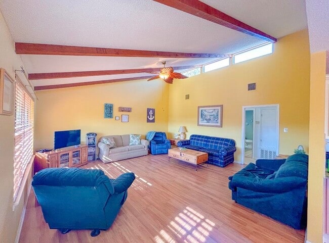 Building Photo - 209 Crest Dr