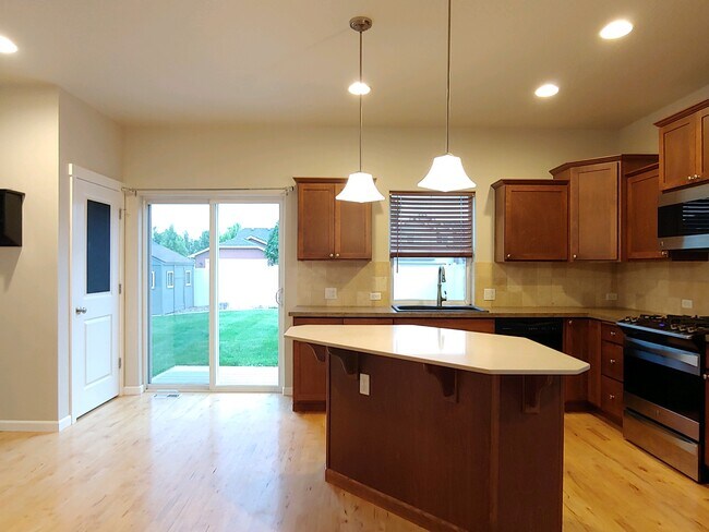 Building Photo - 1826 N Meyers Rd