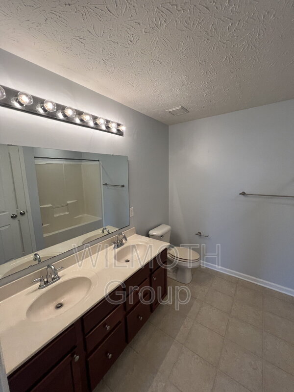 Building Photo - 9451 Glencroft Way