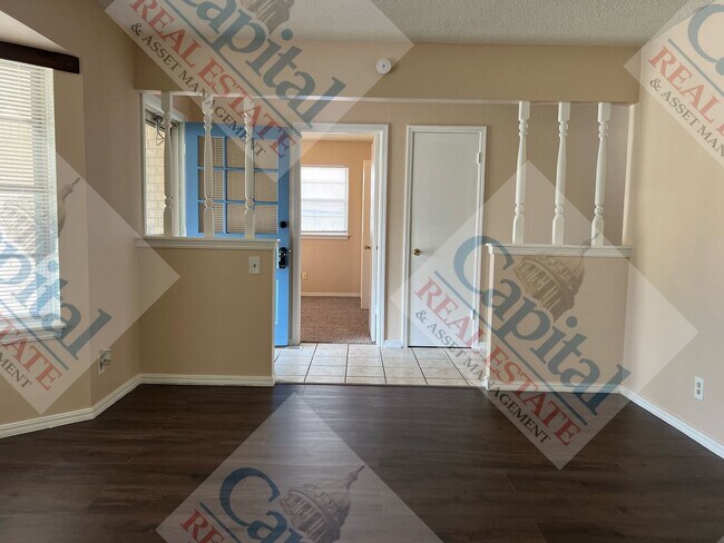 Building Photo - Charming 3 Bedroom