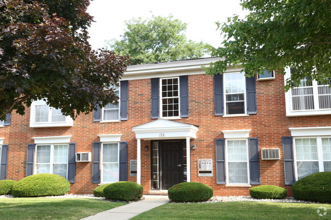 Building Photo - Plymouth Hills Apartments